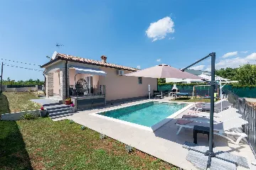 3-Bedroom Villa with Private Pool in Mali Golji