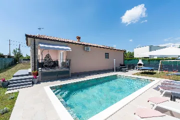 3-Bedroom Villa with Private Pool in Mali Golji