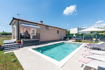 3-Bedroom Villa with Private Pool in Mali Golji