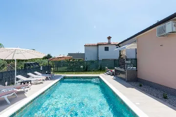 3-Bedroom Villa with Private Pool in Mali Golji