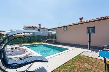 3-Bedroom Villa with Private Pool in Mali Golji