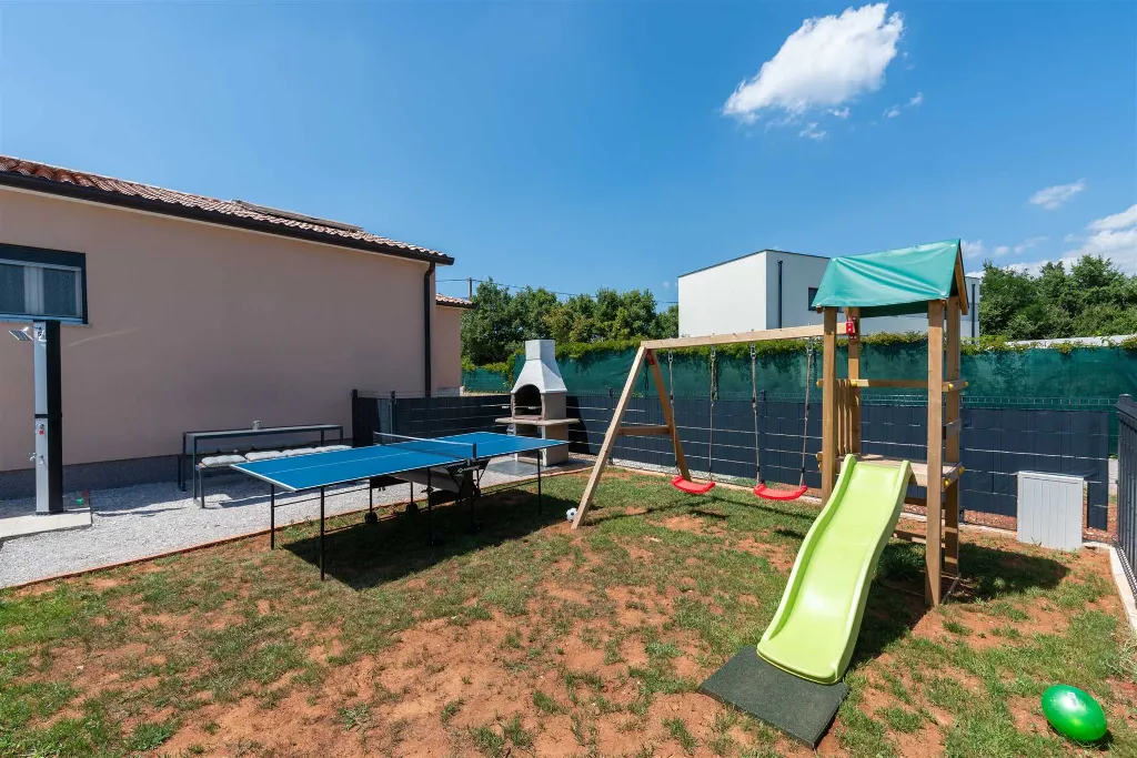 3-Bedroom Villa with Private Pool in Mali Golji