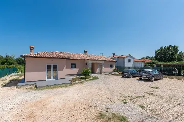 3-Bedroom Villa with Private Pool in Mali Golji