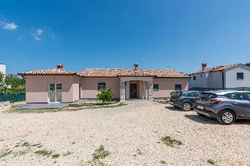 3-Bedroom Villa with Private Pool in Mali Golji