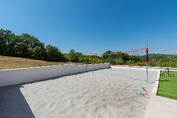 Karojba 4-Bedroom Villa for 8 with Pool