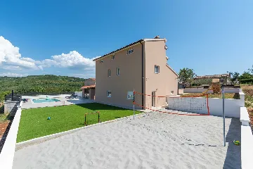 Karojba 4-Bedroom Villa for 8 with Pool