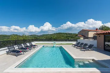 Karojba 4-Bedroom Villa for 8 with Pool