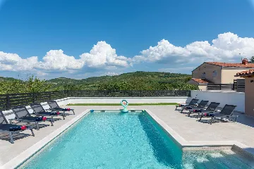 Karojba 4-Bedroom Villa for 8 with Pool