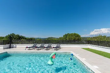 Karojba 4-Bedroom Villa for 8 with Pool