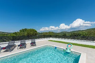 Karojba 4-Bedroom Villa for 8 with Pool