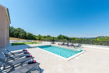 Karojba 4-Bedroom Villa for 8 with Pool