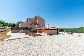 Karojba 4-Bedroom Villa for 8 with Pool