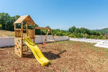 Karojba 4-Bedroom Villa for 8 with Pool