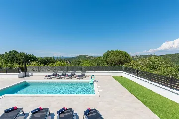 Karojba 4-Bedroom Villa for 8 with Pool