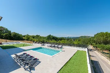 Karojba 4-Bedroom Villa for 8 with Pool