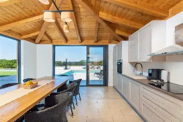 Karojba 4-Bedroom Villa for 8 with Pool