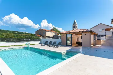 Karojba 4-Bedroom Villa for 8 with Pool