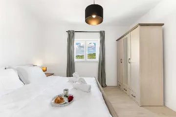 Karojba 4-Bedroom Villa for 8 with Pool