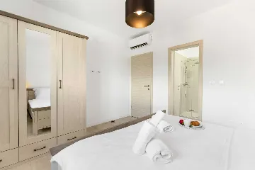 Karojba 4-Bedroom Villa for 8 with Pool