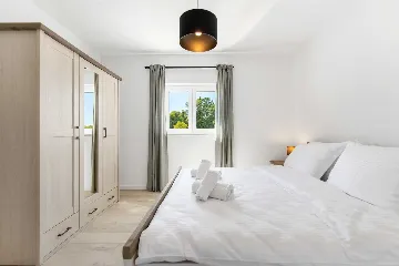 Karojba 4-Bedroom Villa for 8 with Pool