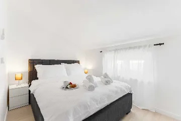 Karojba 4-Bedroom Villa for 8 with Pool