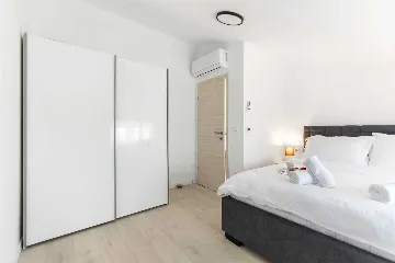 Karojba 4-Bedroom Villa for 8 with Pool