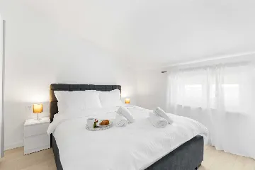 Karojba 4-Bedroom Villa for 8 with Pool