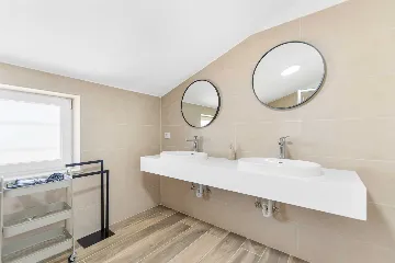 Karojba 4-Bedroom Villa for 8 with Pool