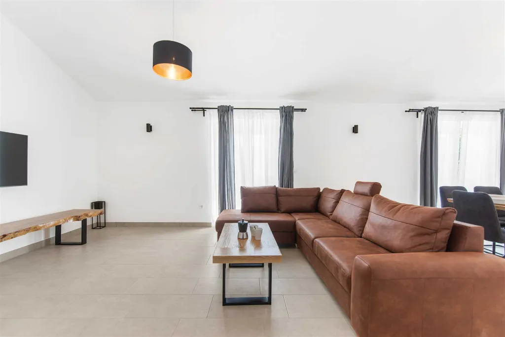Karojba 4-Bedroom Villa for 8 with Pool