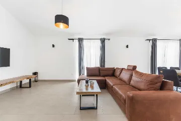 Karojba 4-Bedroom Villa for 8 with Pool