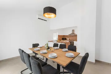 Karojba 4-Bedroom Villa for 8 with Pool