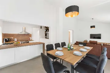 Karojba 4-Bedroom Villa for 8 with Pool