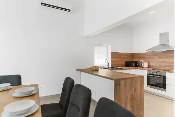 Karojba 4-Bedroom Villa for 8 with Pool