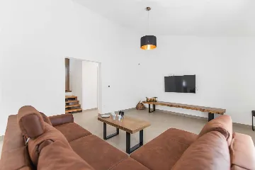 Karojba 4-Bedroom Villa for 8 with Pool