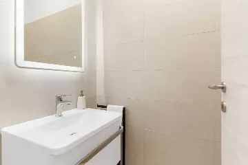 Karojba 4-Bedroom Villa for 8 with Pool