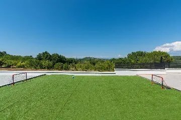 Karojba 4-Bedroom Villa for 8 with Pool