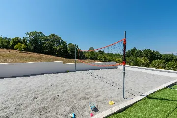 Karojba 4-Bedroom Villa for 8 with Pool