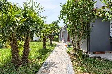 4-Bedroom Villa in Valtura with Private Pool