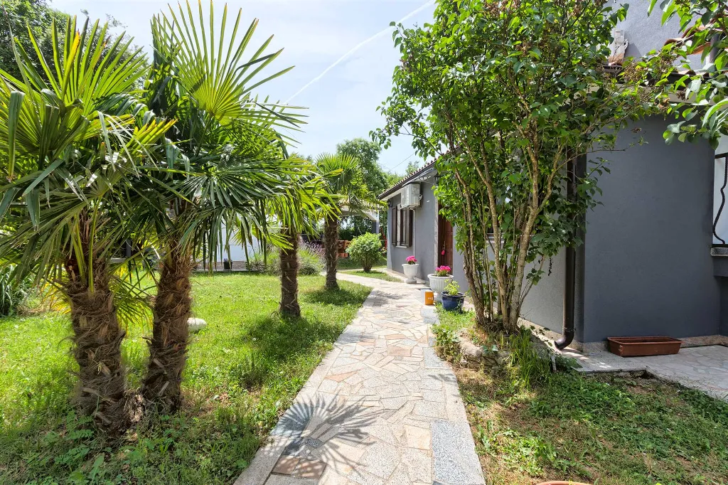 4-Bedroom Villa in Valtura with Private Pool