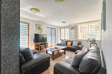 4-Bedroom Villa in Valtura with Private Pool