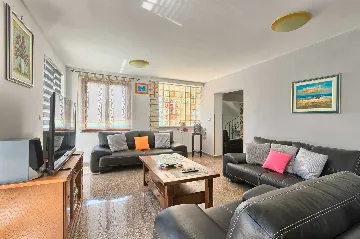 4-Bedroom Villa in Valtura with Private Pool