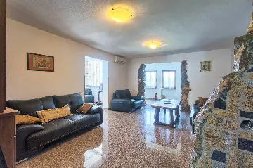 4-Bedroom Villa in Valtura with Private Pool