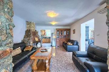 4-Bedroom Villa in Valtura with Private Pool