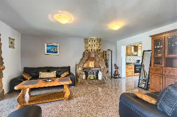 4-Bedroom Villa in Valtura with Private Pool