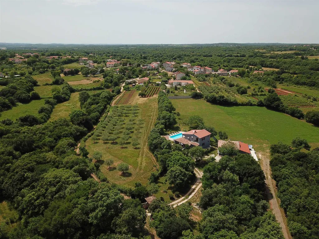 4-Bedroom Villa in Valtura with Private Pool
