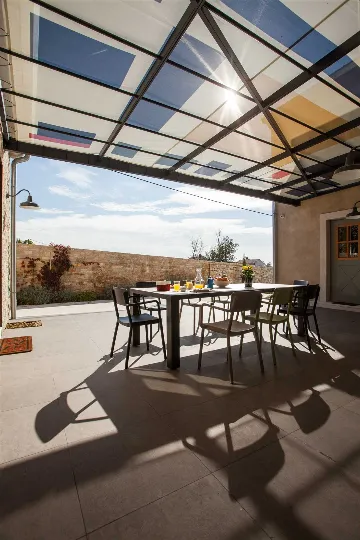 Air-Conditioned Villa with Heated Pool in Kanfanar