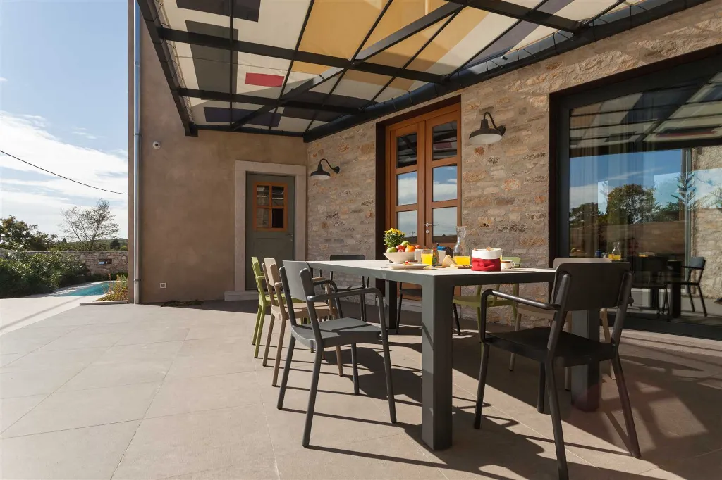 Air-Conditioned Villa with Heated Pool in Kanfanar