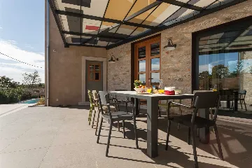 Air-Conditioned Villa with Heated Pool in Kanfanar