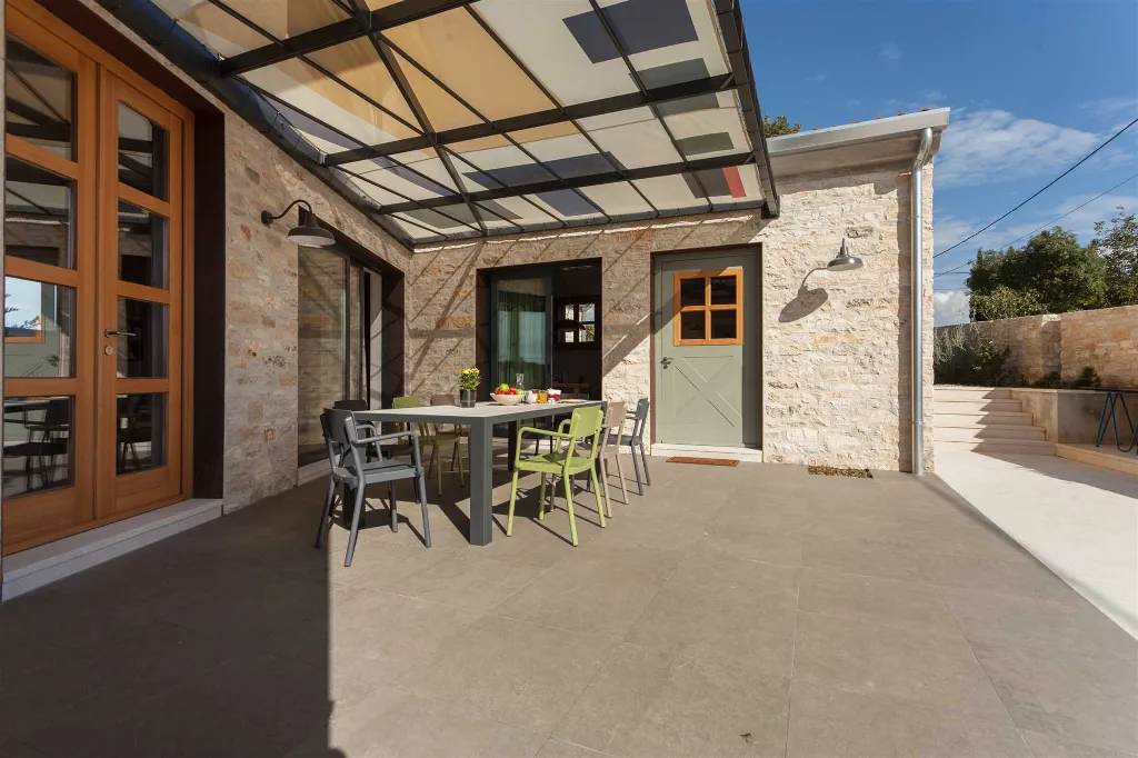 Air-Conditioned Villa with Heated Pool in Kanfanar