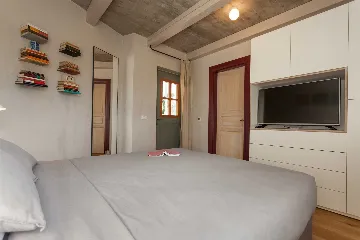 Air-Conditioned Villa with Heated Pool in Kanfanar